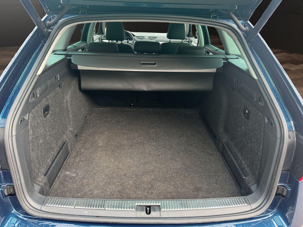 Superb Ambition 2.0 TDI DSG AHK RFK SCHIEBEDACH NAVI