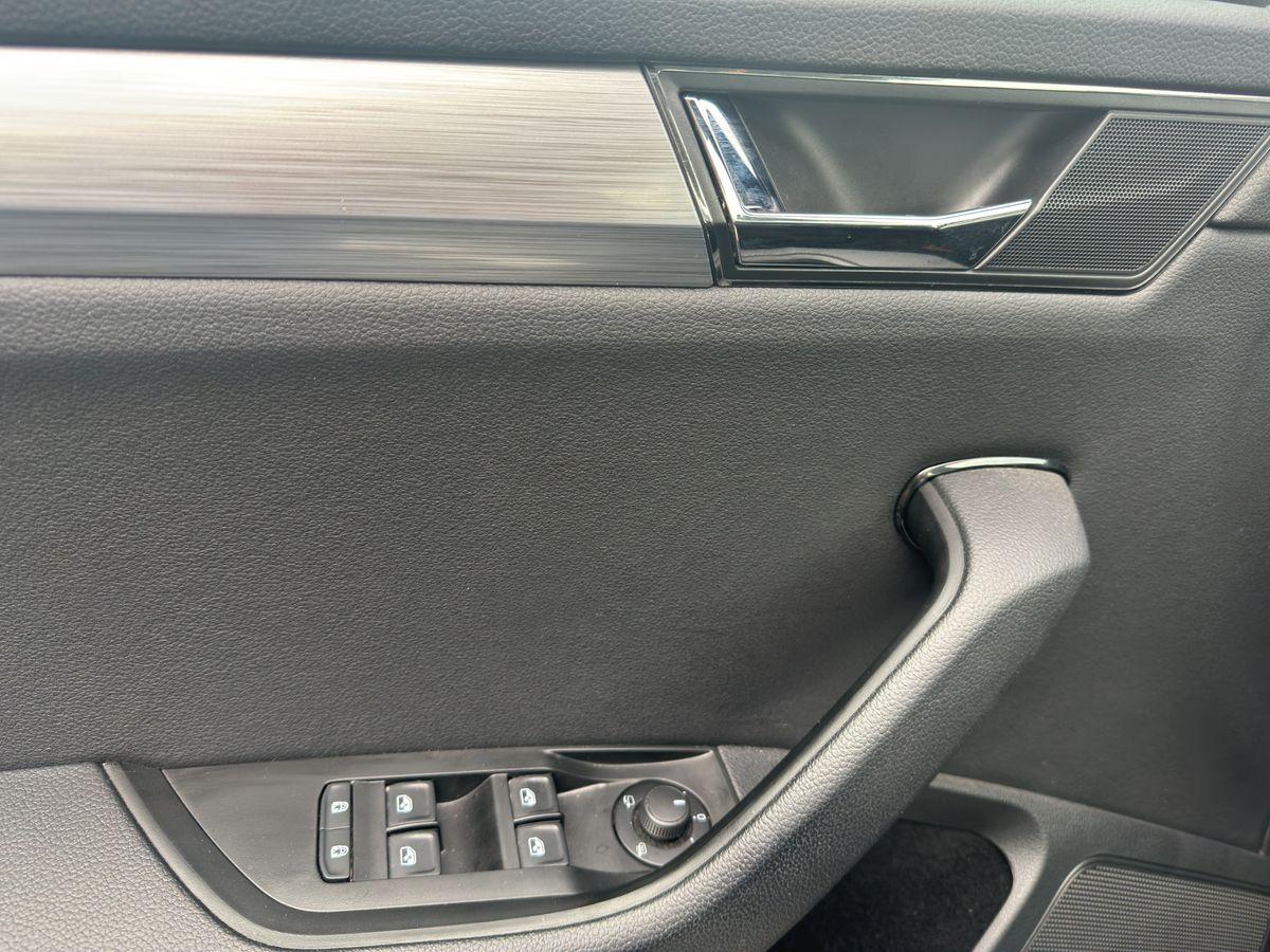 Superb Ambition 2.0 TDI DSG AHK RFK SCHIEBEDACH NAVI