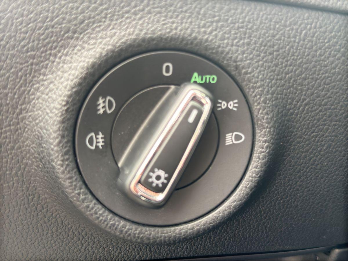 Superb Ambition 2.0 TDI DSG AHK RFK SCHIEBEDACH NAVI