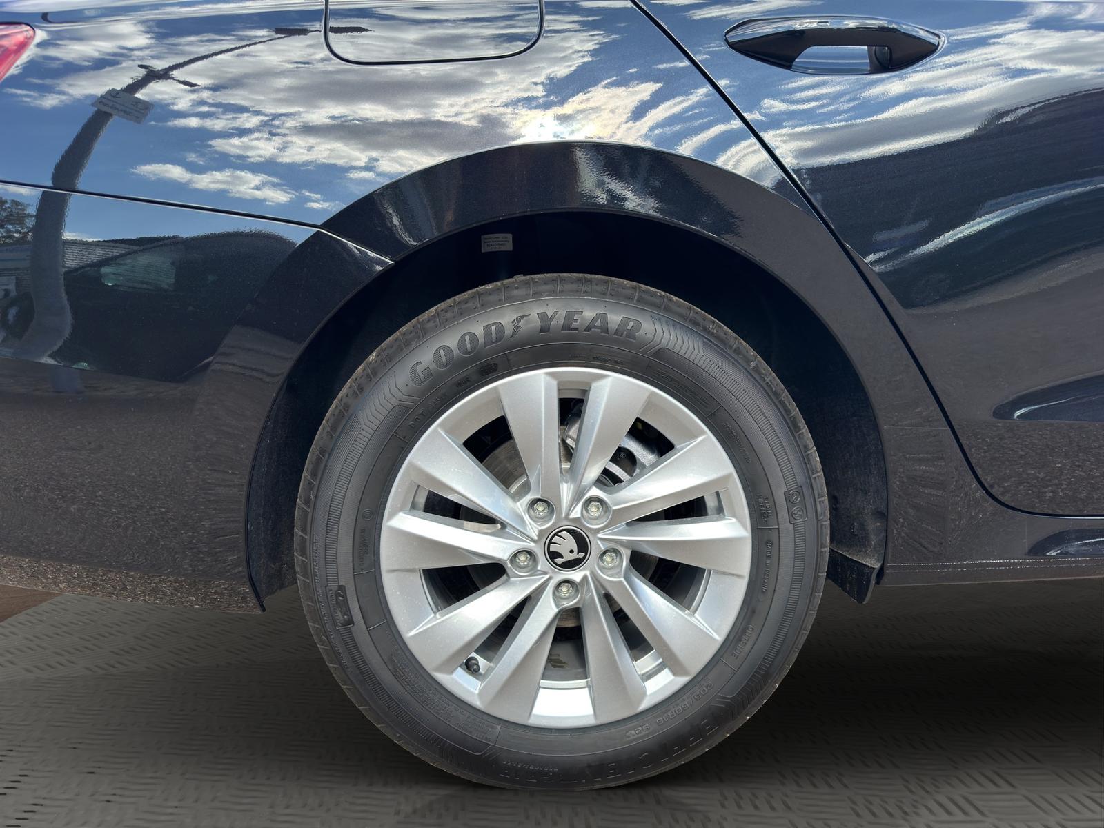 Octavia Selection 2.0 TDI DSG AHK RFK ACC APP LED