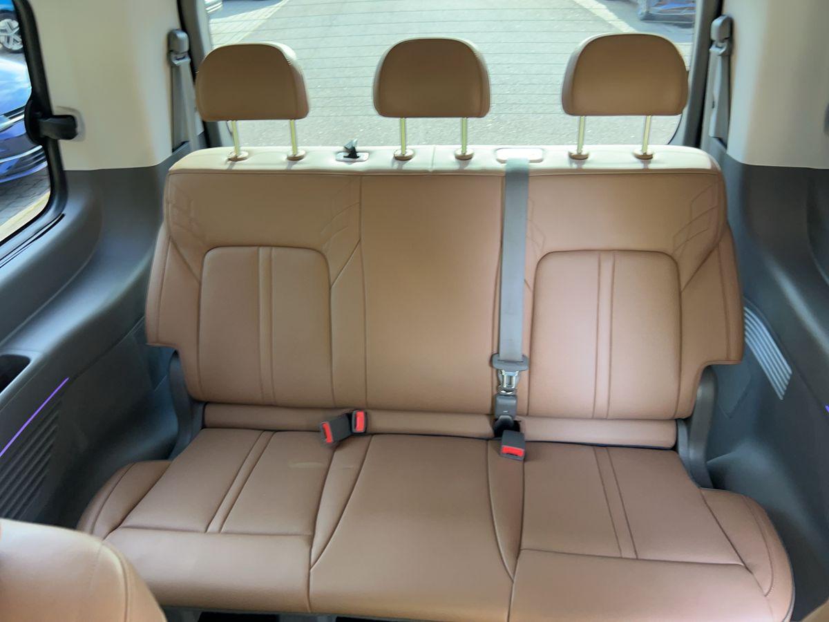 STARIA Signature 2WD 2.2 CRDi KAT 7-Sitzer