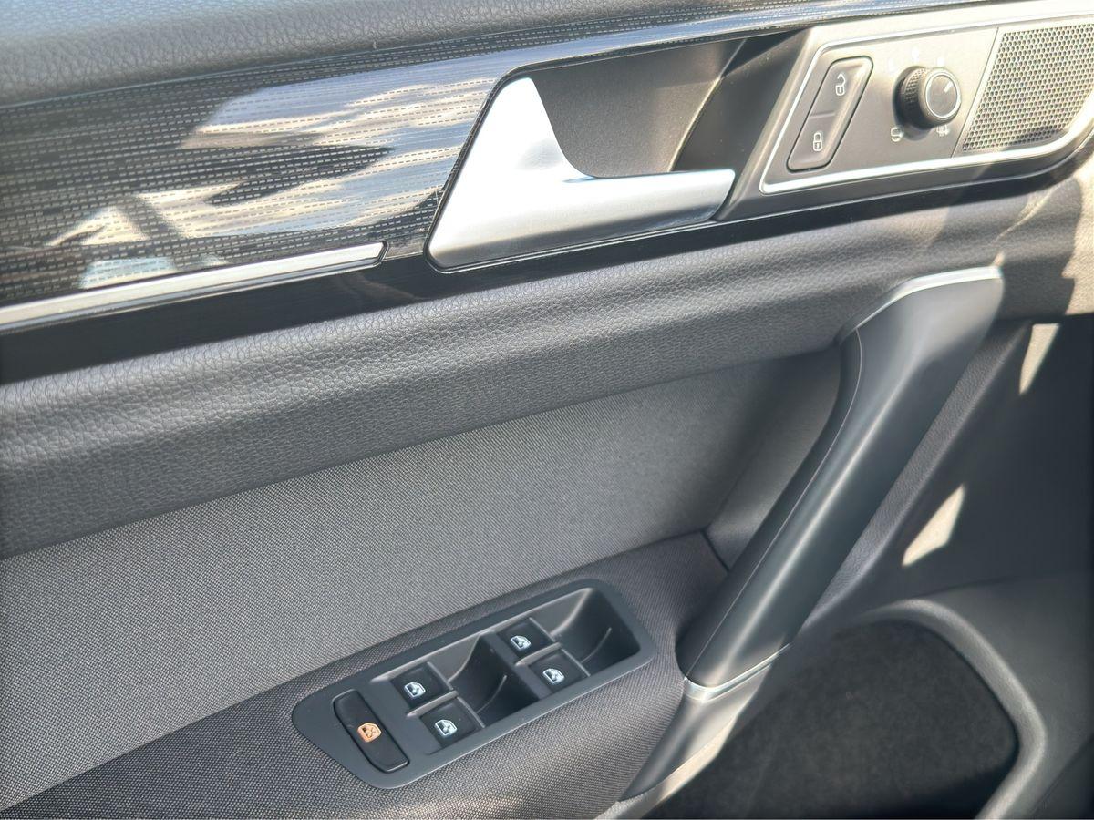 Golf Sportsvan Highline 1.5 DSG NAVI LED ACC AHK