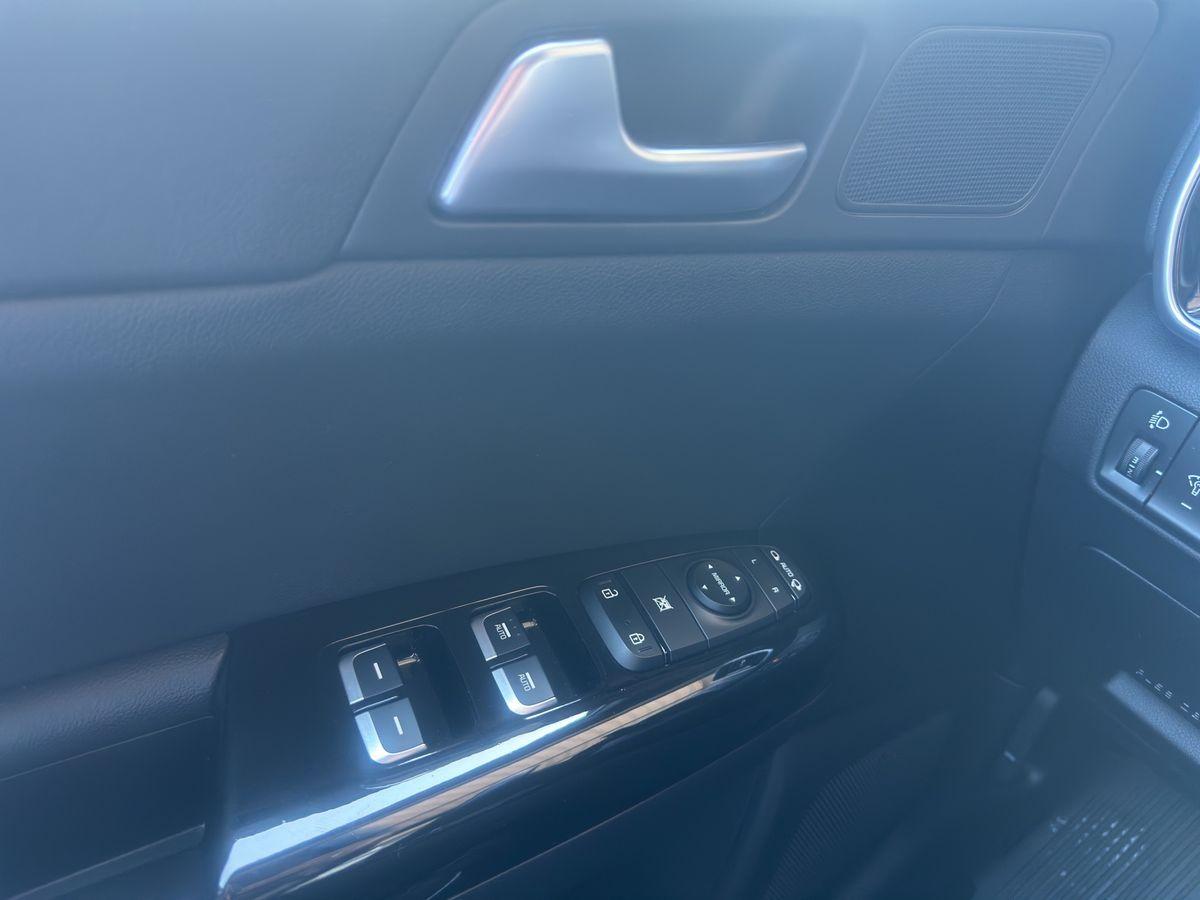 Sportage Platinum Edition 4WD PANO NAVI LED AHK